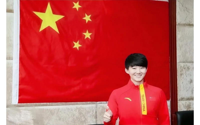 來了，世界冠軍宮乃瑩！